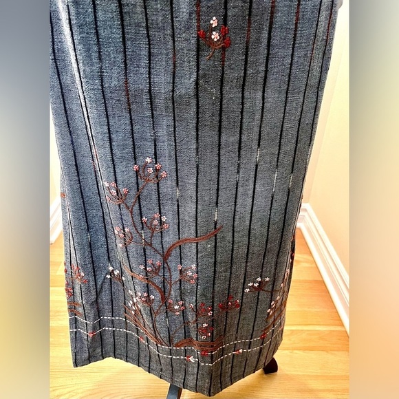 Unique Handmade Japanese theme embroidered maxi skirt,hook&bar, hidden zip back. - Picture 5 of 15